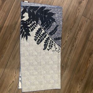 Banana republic silk scarf